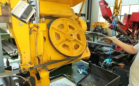 如何解决金口河卧式金属带锯床切削时出现的断带现象？